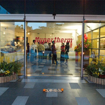 Hypertherm Singapur Çalışanları